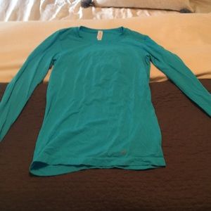 GapFit long sleeve tee
